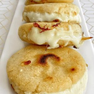 Arepa rellena de queso